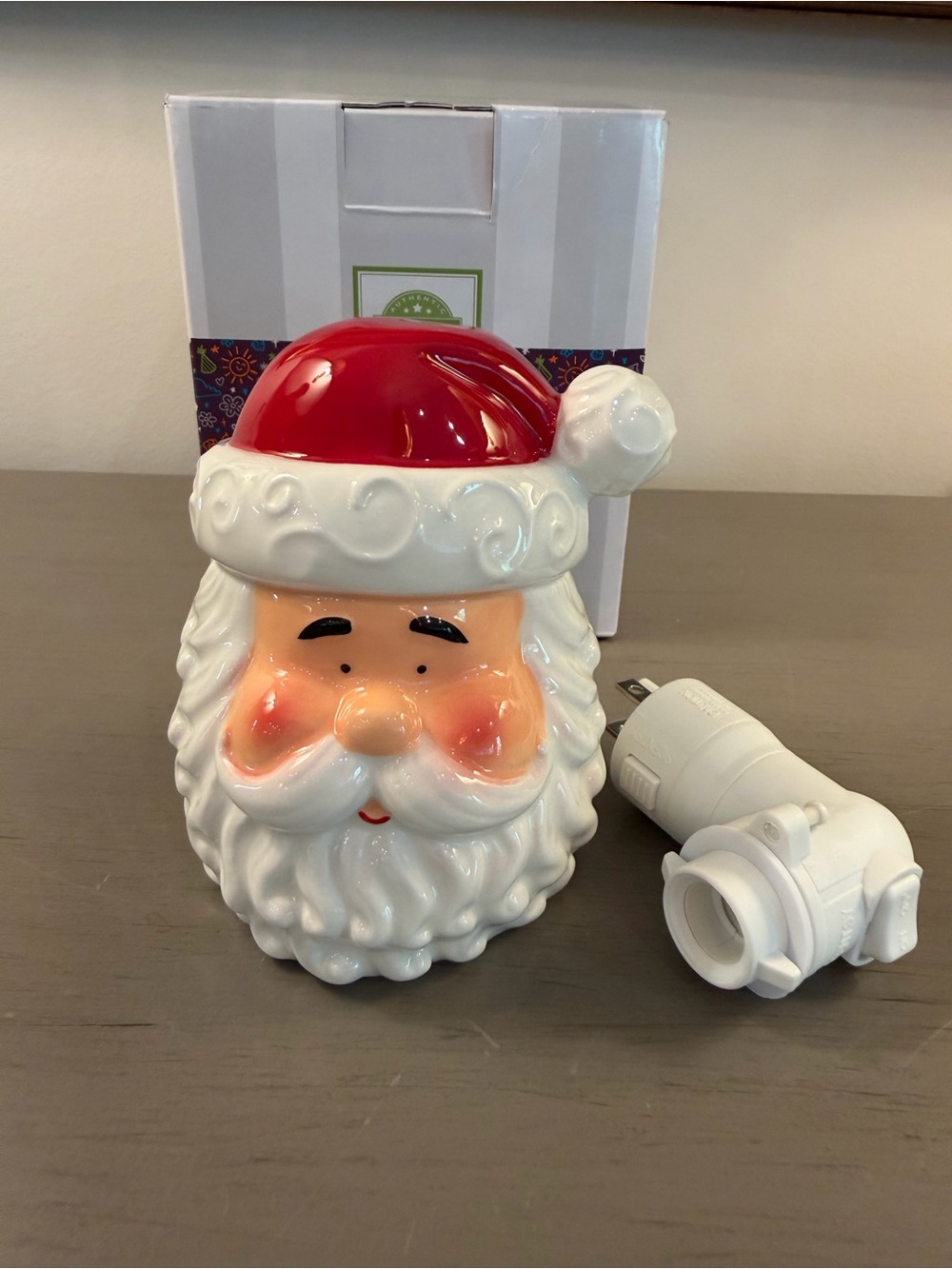 Scentsy Saint Nick Electric Night Light Wax Warmer Santa Claus Christmas Plug-In